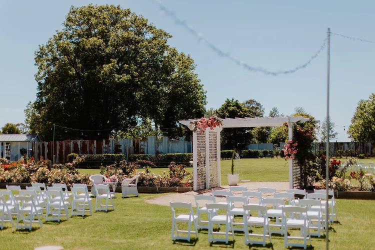 2 night wedding venue in relaxed country surrounds Figbird Cottage