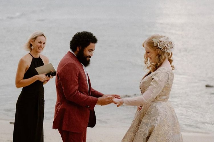 Beach elopement in South Sydney by Jacqua Celebrant