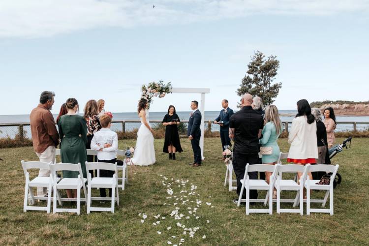 Cheap ceremony set up at Clontarf Beach with Elegant Hearts celebrant