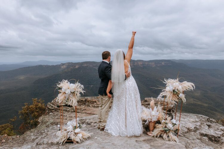 Bride & groom eloping on a clifftop near Sydney
