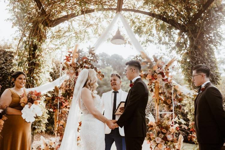 Fun male celebrant Paul Wheeler officiating a Sydney wedding ceremony