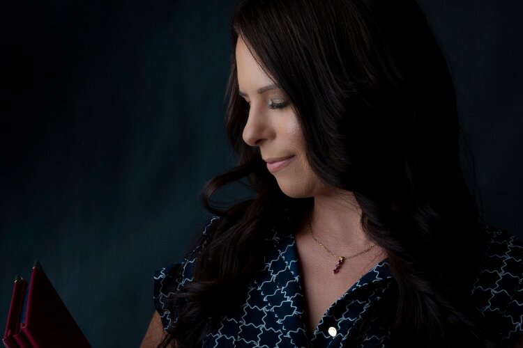 Kellie Warren is a Penrith based marriage celebrant