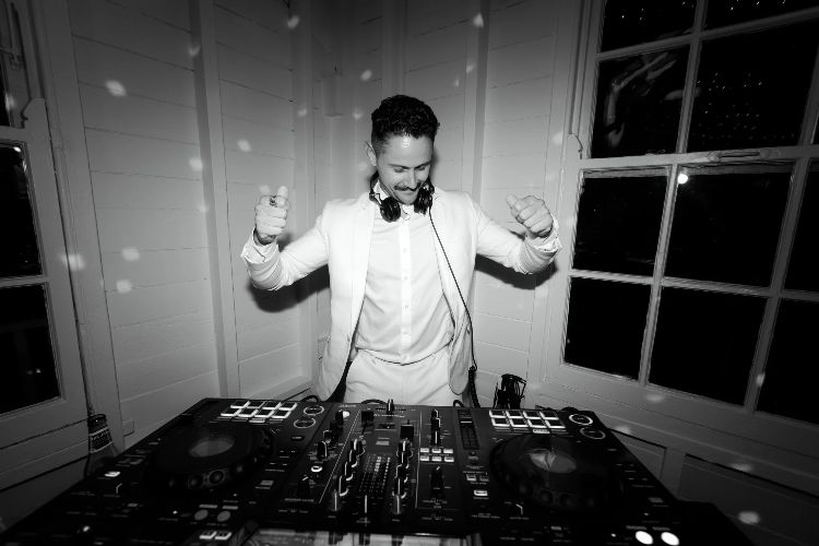 Luna Vita Hunter Valley DJ mixing songs at a wedding reception