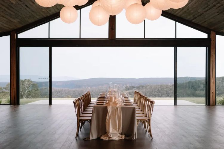 Luxury cliff top wedding venue with beds in the Southern Highlands