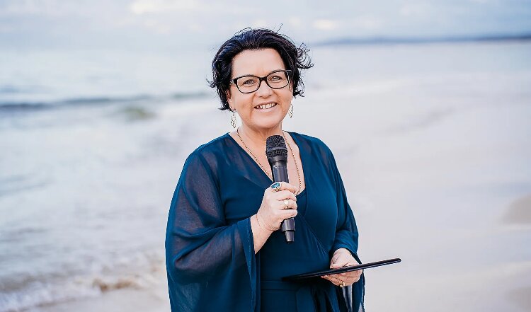 Moreton Bay Celebrant Kerri Watkins