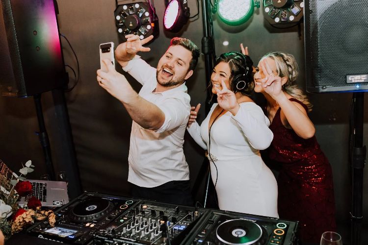 Nick Read wedding DJ and singer at a Central Coast reception