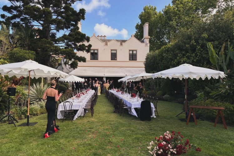 Outdoor reception venue Lindesay House