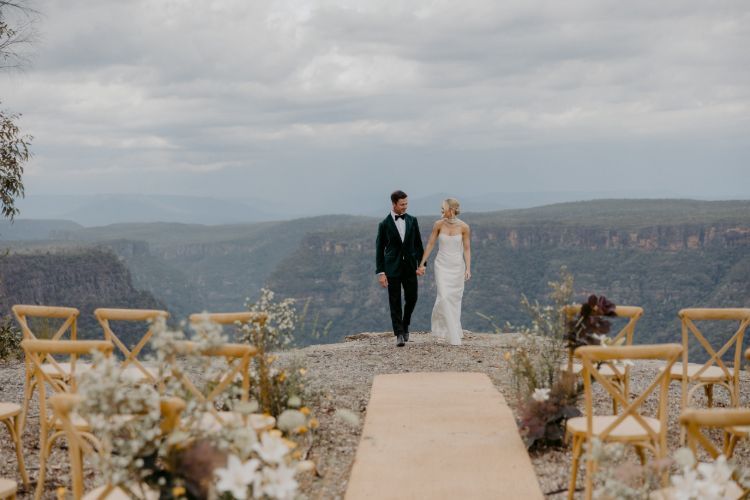 Rustic cliff top wedding venue Southern Highlands