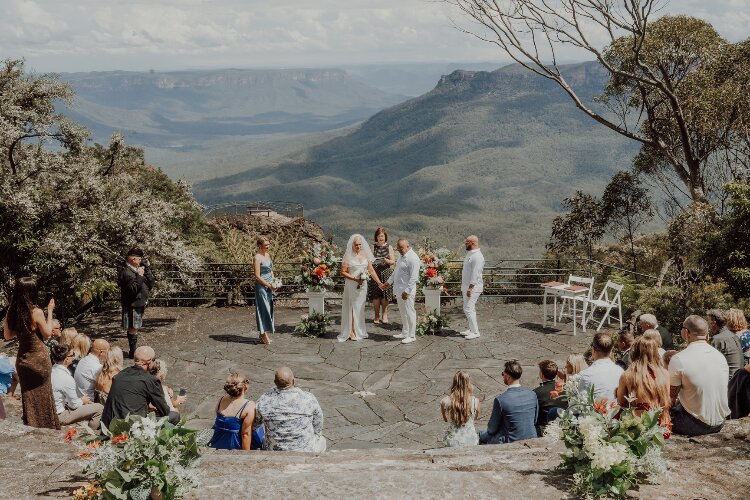 Rustic wedding ceremony site overlooking the Jamison Valley NSW