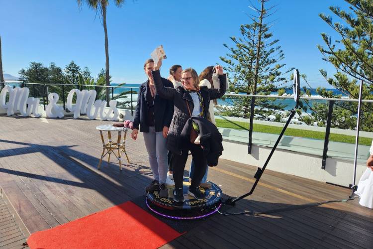 Davertainment's 360 video booth for hire in Wollongong