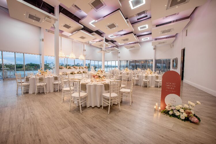 Waters Edge offers cheap weddings in Brisbane