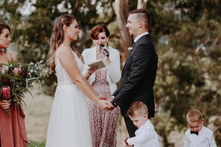 Western Sydney Celebrant Robyn Freer