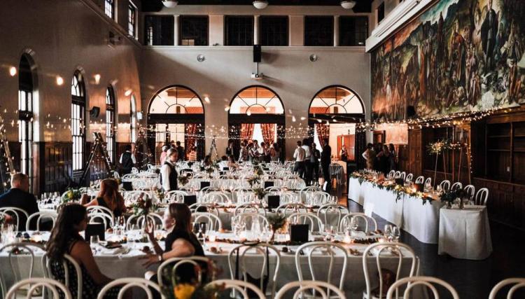 University of Sydney offers cheap wedding packages