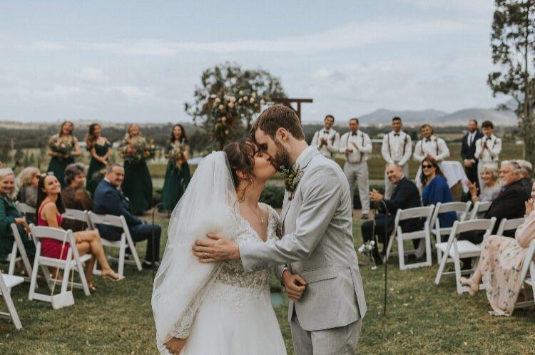 Hunter Valley wedding ceremony at Estate Tuscany